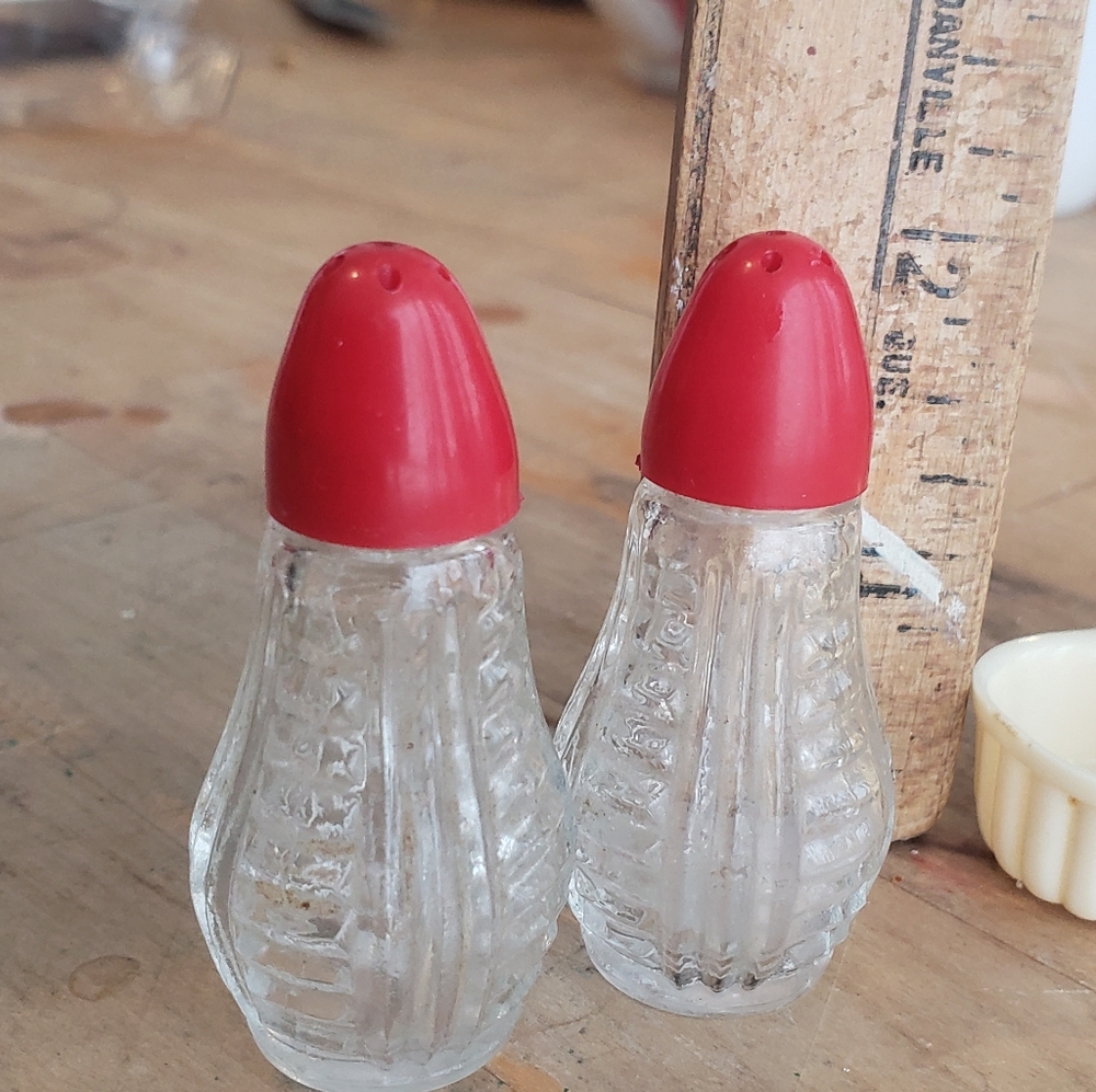 Vintage glass salt and pepper shaket set